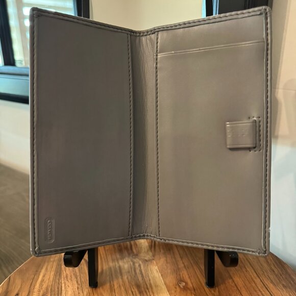 Coach White Leather Turnlock Wallet — Bi-Fold w/ Silver Turnlock - Picture 6 of 10